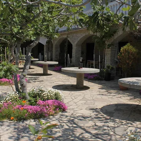 Triple 6476b Vendégház